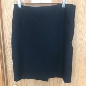 Limited navy skirt
